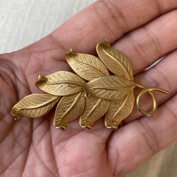 Bundle of 2 Fall Leaves Vintage Brooch Pins Autumn - Picture 6 of 8